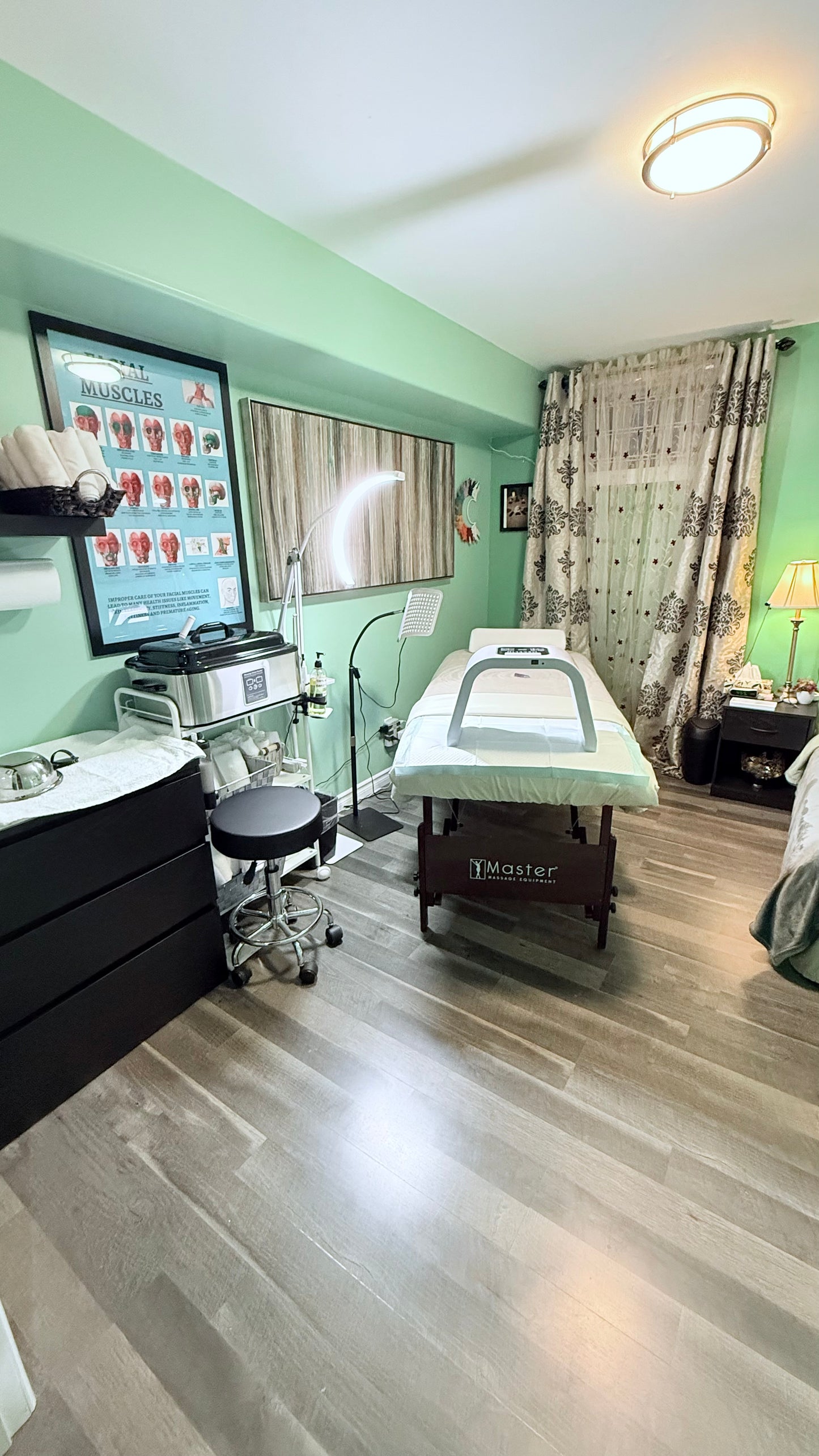 Extensive Buccal Facelift With Lymphatic Drainage & Myofacial Release Treatment (Includes LED Light Therapy) 100 Minutes